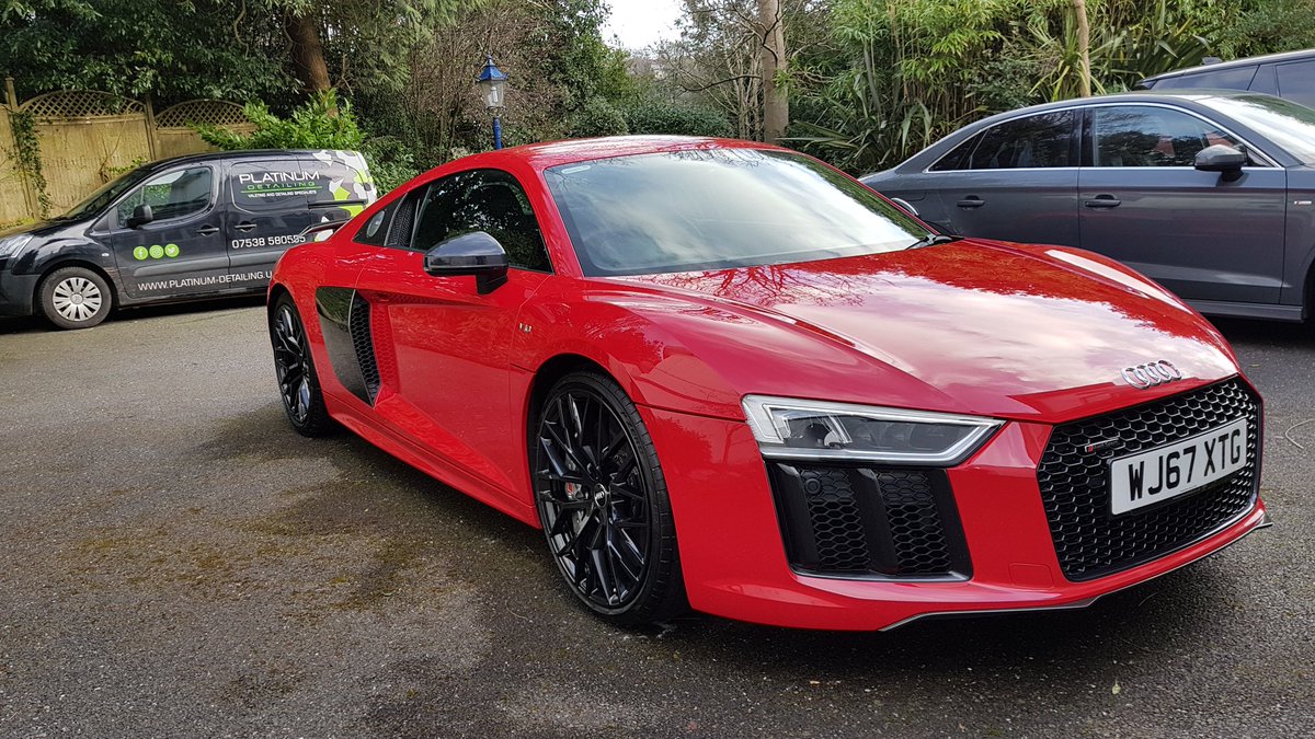 PlatDetailSW's tweet image. A clients brand new Audi R8 V10+ now booked in for regular maintenance alongside their Range Rover SVAutobiography 👍😎 what a stunner!!