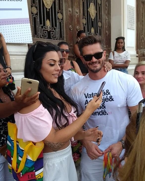 leda_mariana's tweet photo. O encontro foi lindo, um sucesso, muitas demostrações
de carinho dos fãs, ao Marcos e Mona, fico pensando como estará o povo q deu chilique e até ganhou block por causa do encontro
Tão com cara de idiotas né gente #CHORAai🤣 https://t.co/g0uAJn0twa