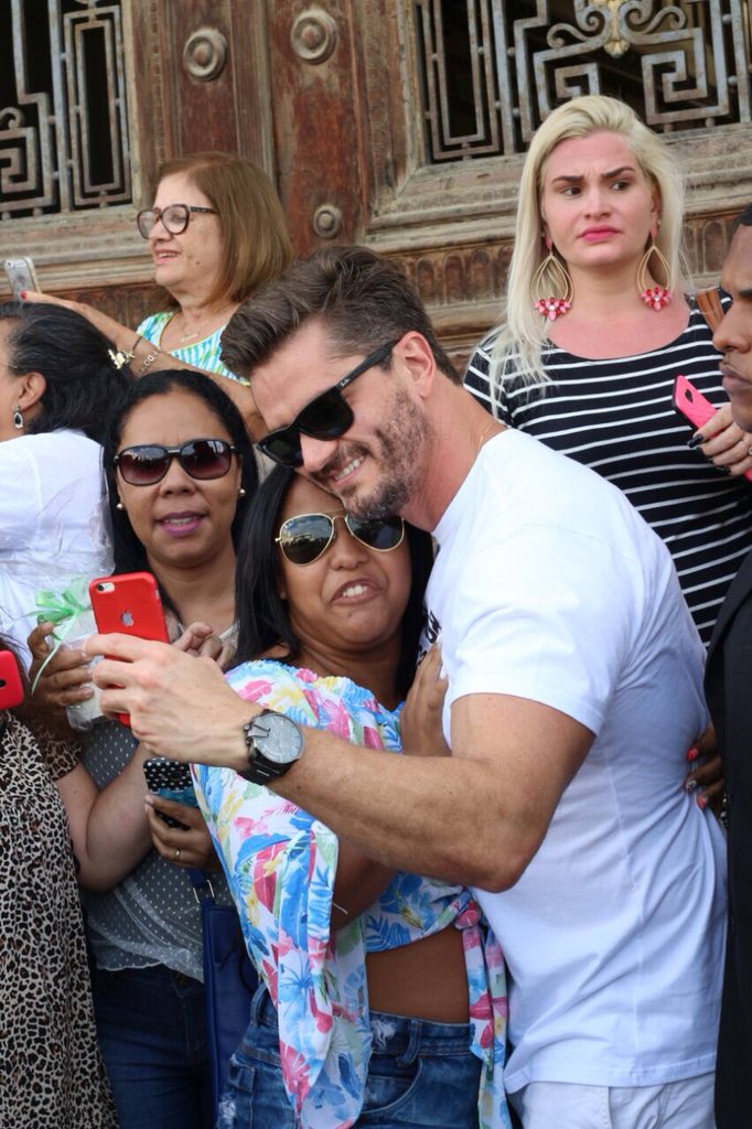 Aos que apoiaram nosso encontro, meu muito obrigado! Aos que “gostam” de mim mas seriam superiores hoje, meu muito obrigado também! Vocês são thóp, o encontro foi thóp! Obrigado <a href="/MoniqueAmin/">Monique Amin 🍓</a> pela parceria! *foto por @beniciofotografo no IG! MARCOS E MONA EM SALVADOR