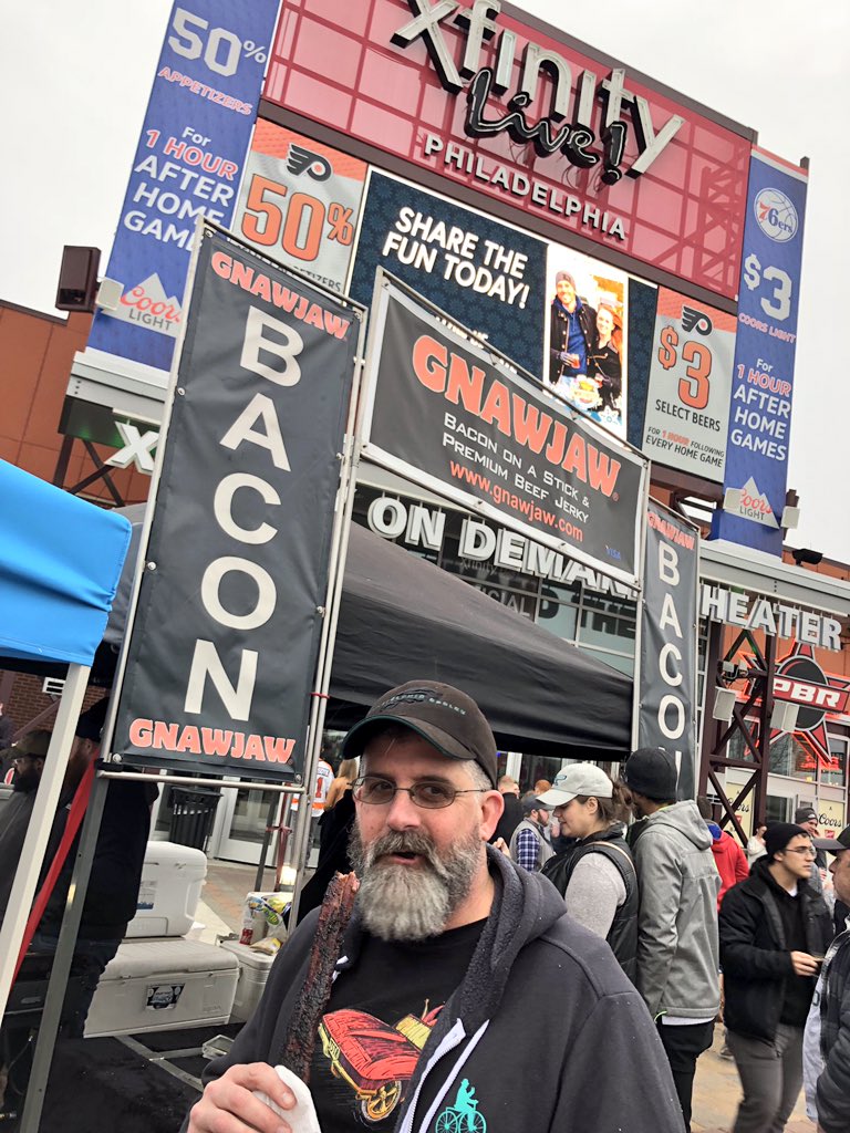 Essau1969's tweet photo. @jwags48_jack @XFINITYLive @PhillyTapFinder @beertrekkie @PLANETBEER1 @badhopper @jennifercassada @215_760 @TheStraightHops @CrazyKegs @almostablaze @LarryBurnett24 @CasaskullMark @phillylovesbeer #Bacon #Beer #BeerMe π»π»#BeerFestival #WinterfestLive ππ https://t.co/qlaj610nTt