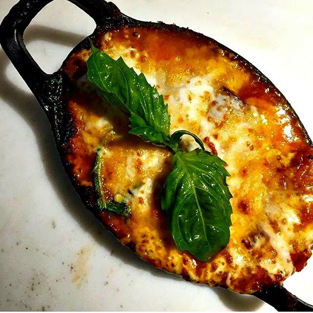 #EggplantParmesan fresh from the oven. 💯 #LAfoodie #LocandaVeneta #LAeats
|📸: avenuesclub|
