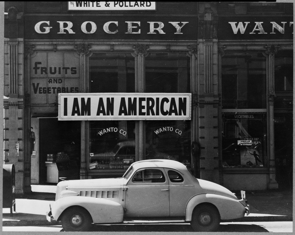 c0nc0rdance's tweet photo. "I Am An American"
Dorothea Lange photo, March 30th, 1942, Oakland, CA

Corner grocery "Wanto Co." owner Tatsuro Masuda put this sign up the day after Pearl Harbor.  A few weeks later, he married &amp; relocated to Fresno, just before "freezing order" for Japanese-Americans. https://t.co/4CisSf8mmK
