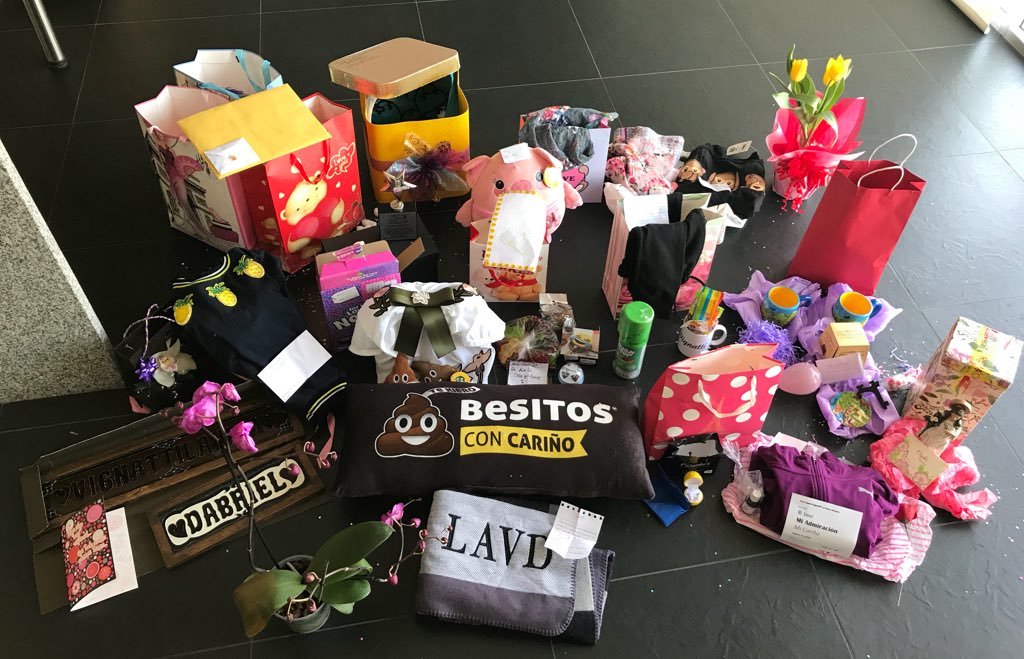 LauraVignatti's tweet photo. Woowww chicas!En verdad no tengo palabras p agradecer tanto cariño!Cada vez m sorprenden más y más, X esto y X el afecto de todo los días!El ir a verme ayer y sentirme tan apoyada fue lo mejor del mundo!Tb LAS q a lo lejos estuvieron presentes!Las adoro y no saben cuanto!❤️🙏🏻 https://t.co/L5sthb4Y0M