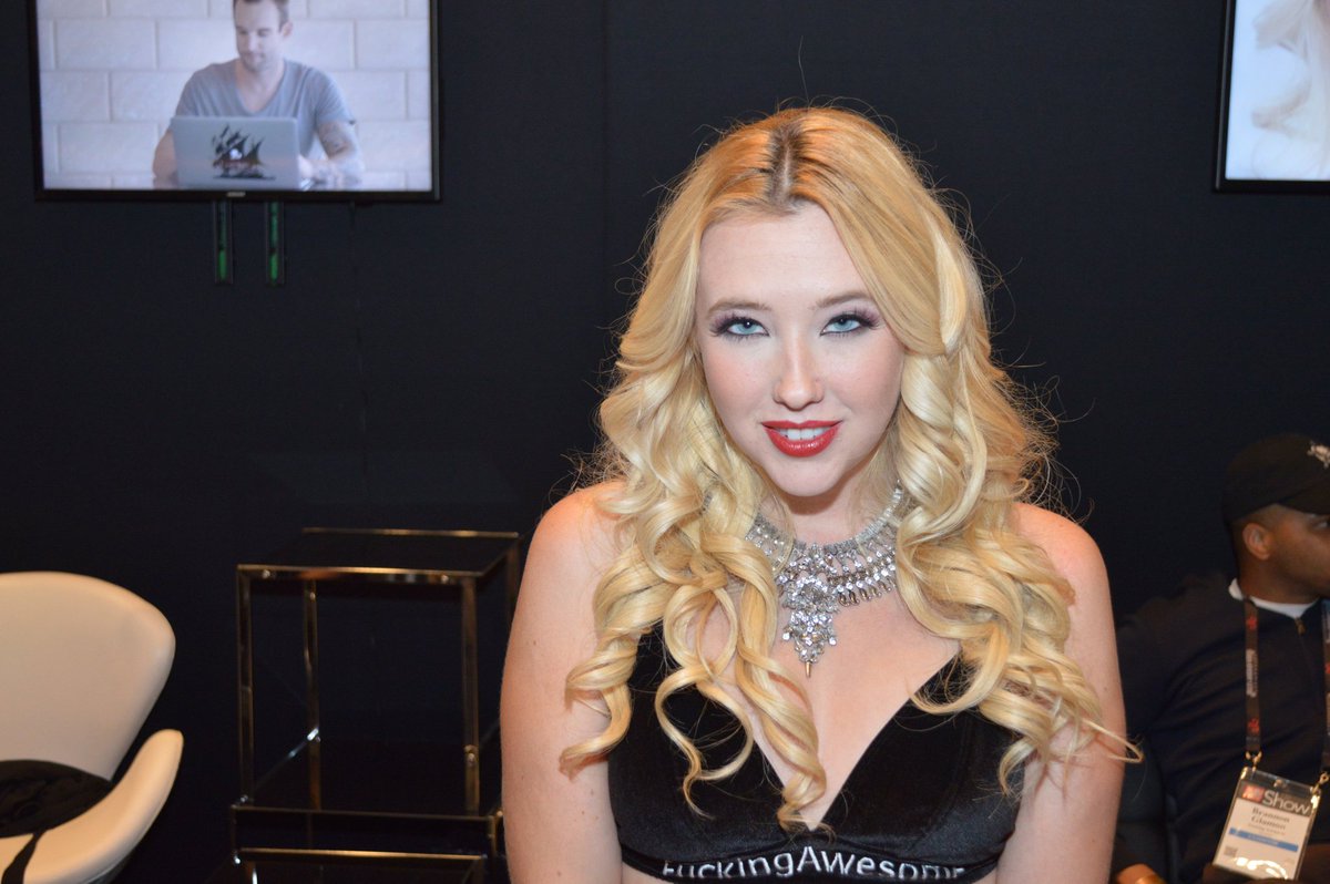 cms15's tweet photo. @SamanthaRone1 #RoneDrones from the show https://t.co/jCnyX5bJLa