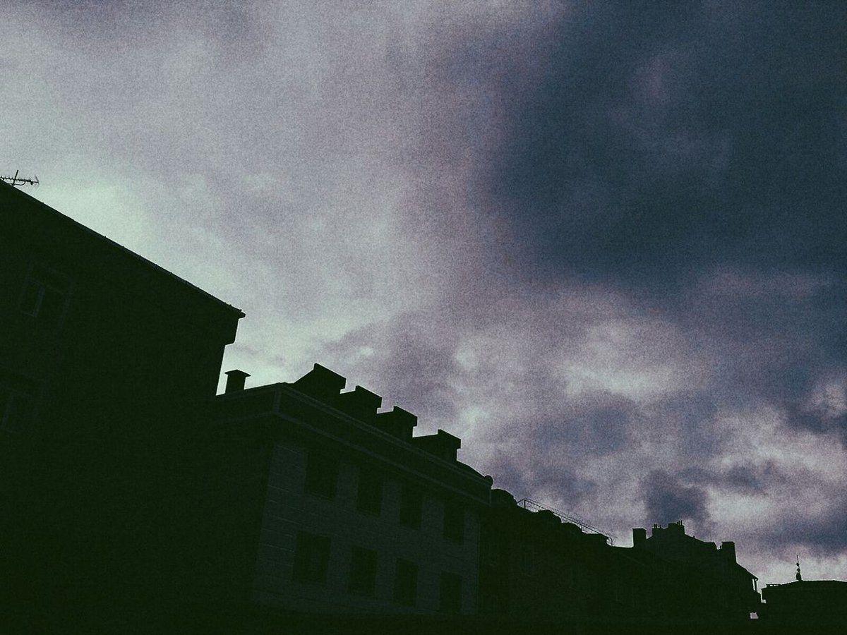 “Bazen önemli olmamalı gidecek olan ya da gelmeyen. Çünkü bazen, başlaman gerekir

her şeye yeniden..”