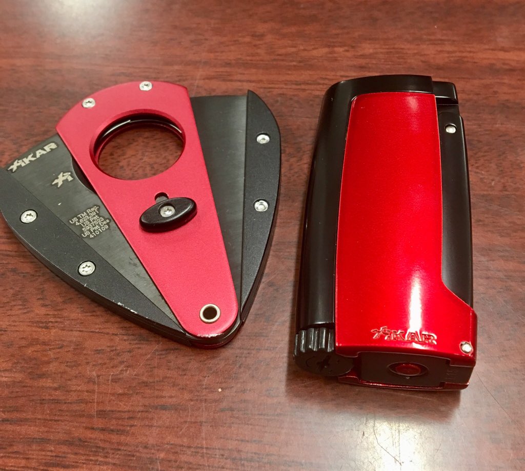 cascadecigar's tweet photo. In case Cupid forgot to bring you something nice this year - we’ve got you covered! Treat yourself! https://t.co/zu8AWIx27r