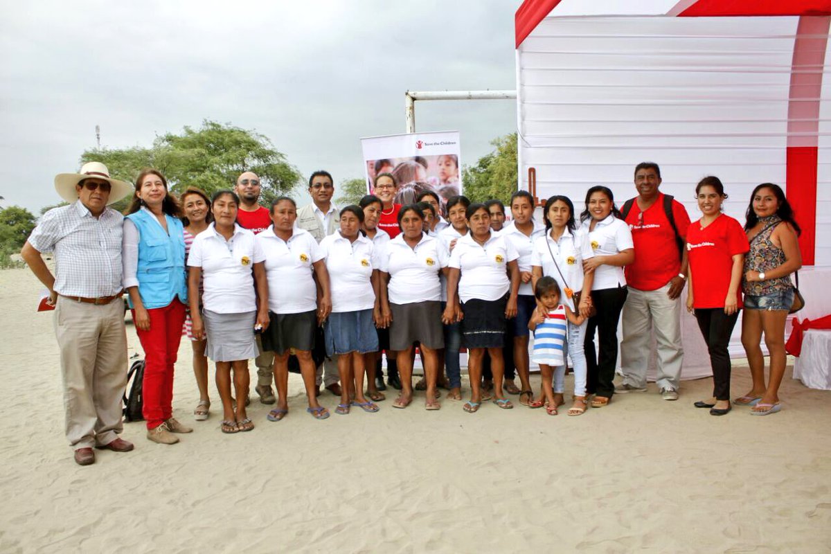 SaveChildrenPE's tweet photo. Más de 120 familias reubicadas luego de las inundaciones en #Piura con acceso a agua x 2 tanques con capacidad de 25mil litros de agua c/u, gracias a @SaveChildrenPE @UNICEFperu @theOFDA #VidaDigna #UnaSolaFuerza 💪 
Es necesario un trabajo articulado c/ @viviendaperu 👍 https://t.co/9ESy6Wkghx