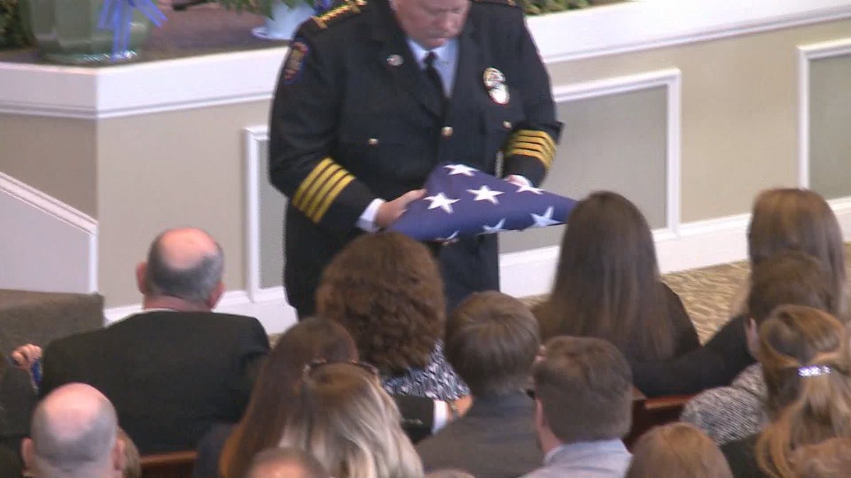 WEdwarda's tweet image. Georgia Officer Chase Maddox was laid to rest today. He served the Locust Grove PD for 5 years. He is survived by his wife and 3 sons. Rest in peace blue hero. Salute.