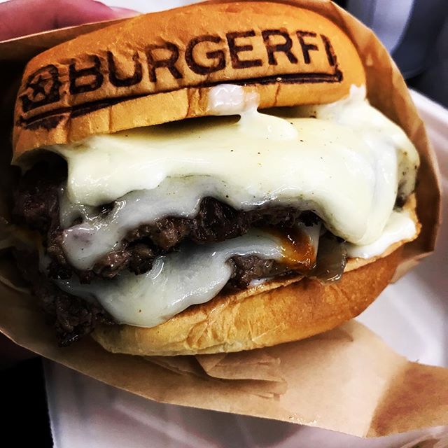 BurgerFi's tweet photo. Taking on this Saturday night like a boss! #MeatTheCEO ππ - cigardulce https://t.co/vUyPhi3SKi