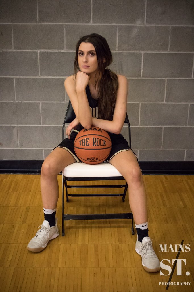katelynvxx's tweet photo. hi guys come watch me play in my last home game @ south :’) senior night for boys and girls!!! girls at 6 and boys at 7:30 vs. bartlett!! https://t.co/G4rTYGvOgW