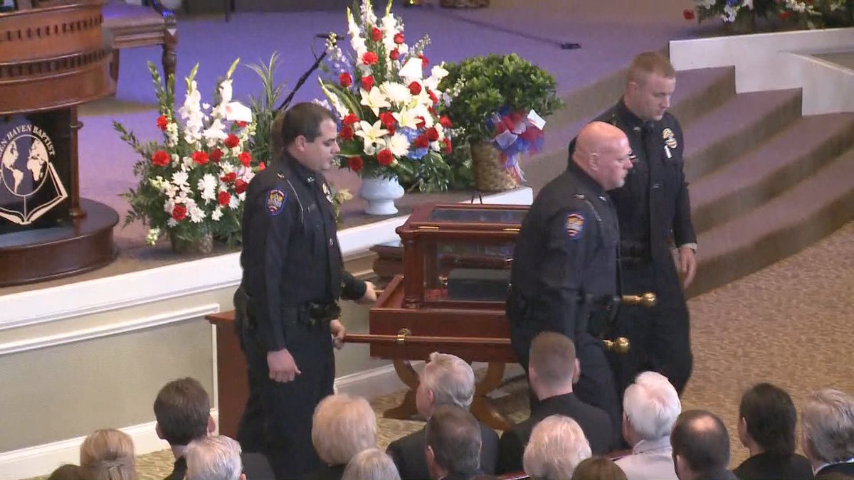 WEdwarda's tweet image. Georgia Officer Chase Maddox was laid to rest today. He served the Locust Grove PD for 5 years. He is survived by his wife and 3 sons. Rest in peace blue hero. Salute.