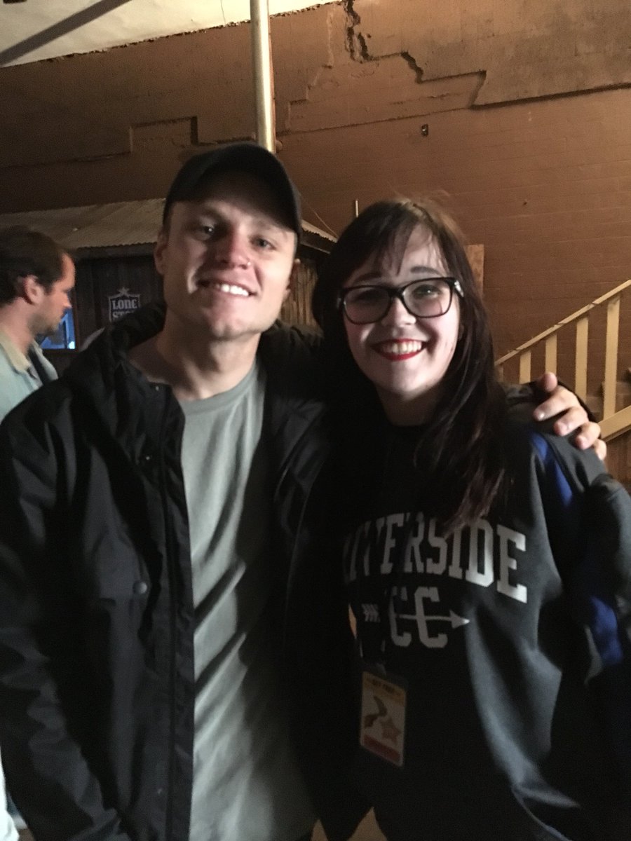 KaylynLindsey's tweet photo. My hair looked like trash and I was cold but it was so cool getting to meet you guys!! @mattfromdulla https://t.co/QsTtN6Ny2T