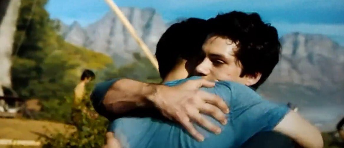baekrigon's tweet image. FROM A THOMINEWT HUG TO A THOMINHO HUG