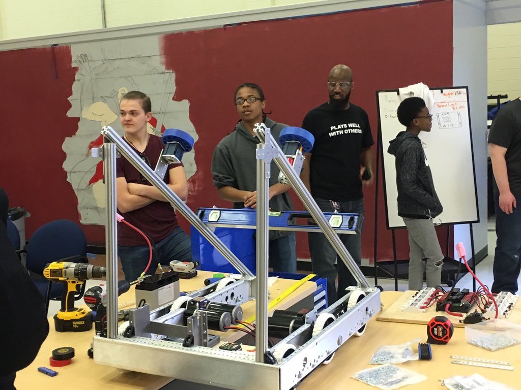 Scotbotics's tweet photo. Thanks to @team_pyrotech for helping us today! @SCS_C_and_I @thescotlandhigh https://t.co/12tZvjYbpT