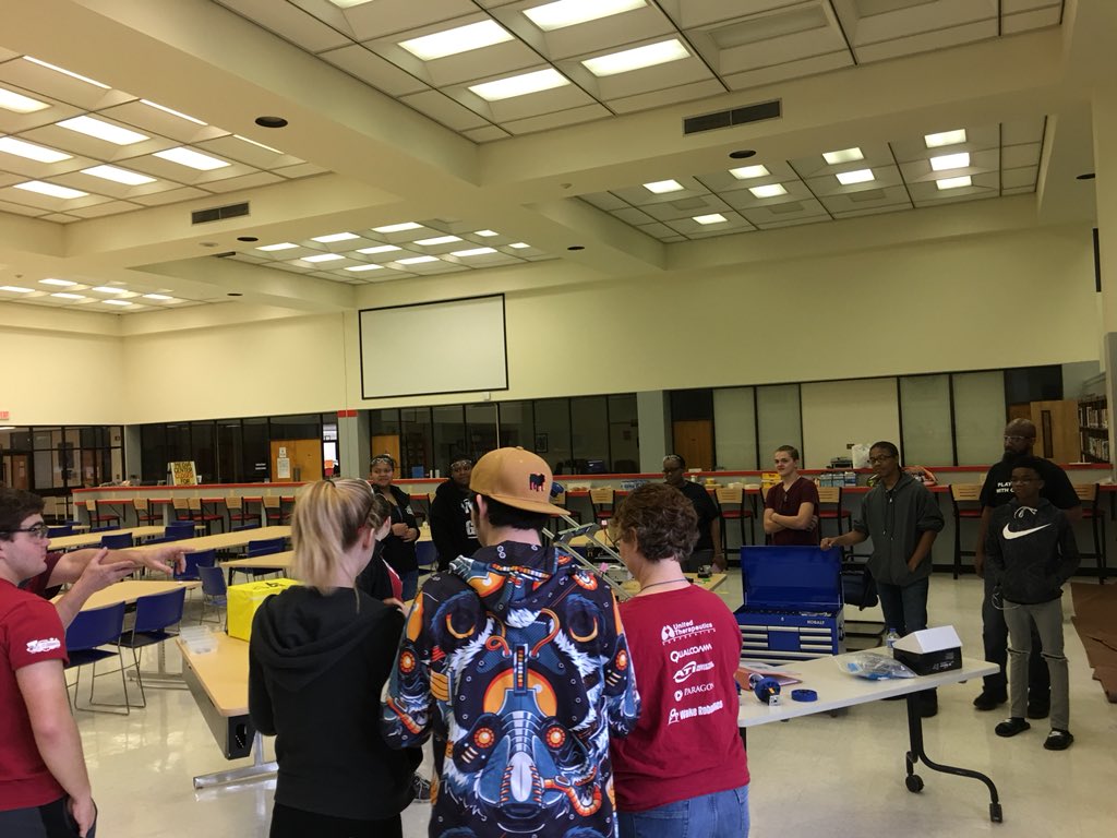 Scotbotics's tweet photo. Thanks to @team_pyrotech for helping us today! @SCS_C_and_I @thescotlandhigh https://t.co/12tZvjYbpT