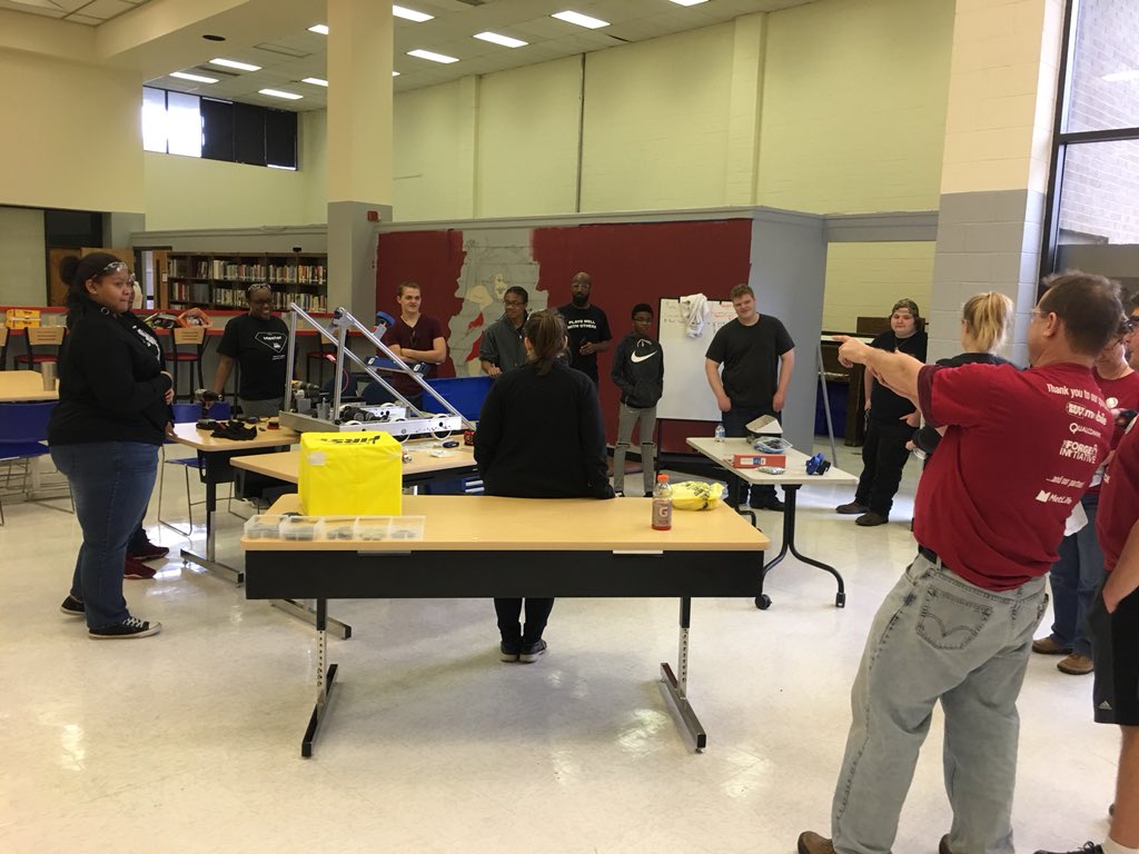 Scotbotics's tweet photo. Thanks to @team_pyrotech for helping us today! @SCS_C_and_I @thescotlandhigh https://t.co/12tZvjYbpT