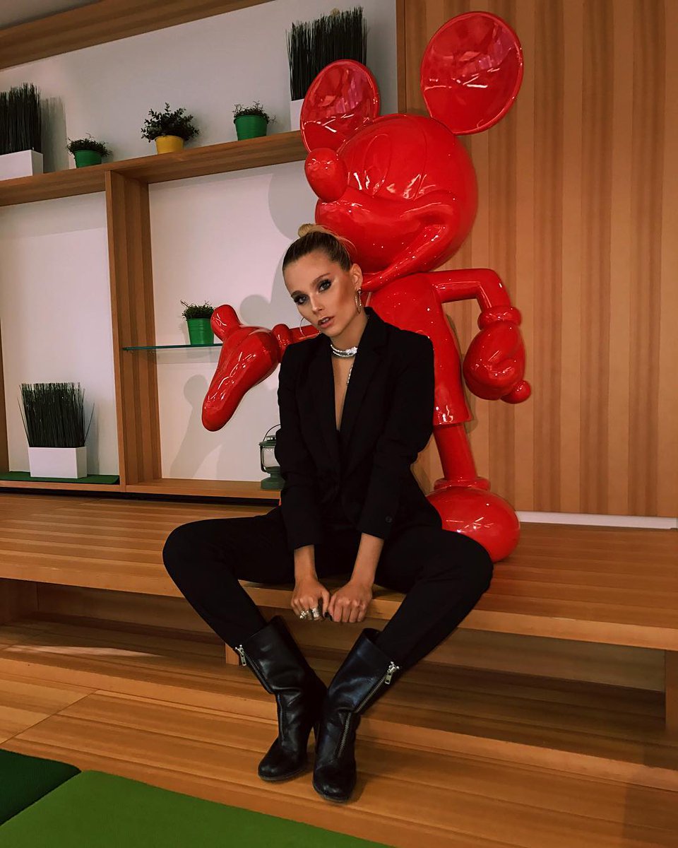 Avec my boss. Freakin' ❤️ u Mickey Mouse.