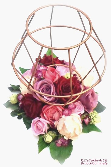 KCs_TableArt's tweet photo. #geometric #copper #centrepiece #artificialflowers https://t.co/7P1fAlMTF9