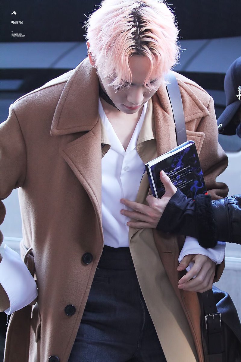 Shinee ジョンヒョン 読書本