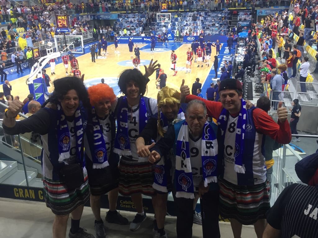 josetint's tweet photo. La selección de Castilla la Mancha Basket a tope con la #CopaCarnaval https://t.co/CgiuZIO9as