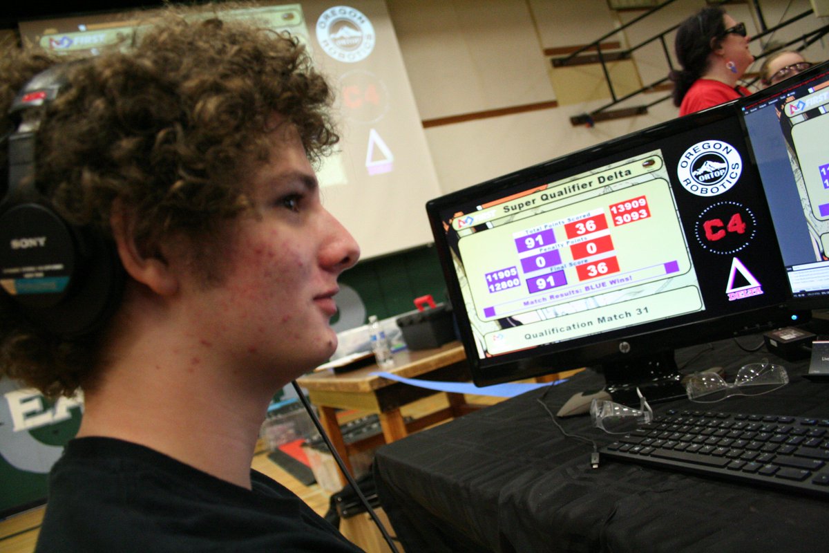 robotics_c4's tweet photo. Some photos we got at Oregon Super Qualifiers - check them all out at https://t.co/mPaQJv8E3P #omgrobots #ftc #c4robotics #robotics https://t.co/oVoFwDMOnY