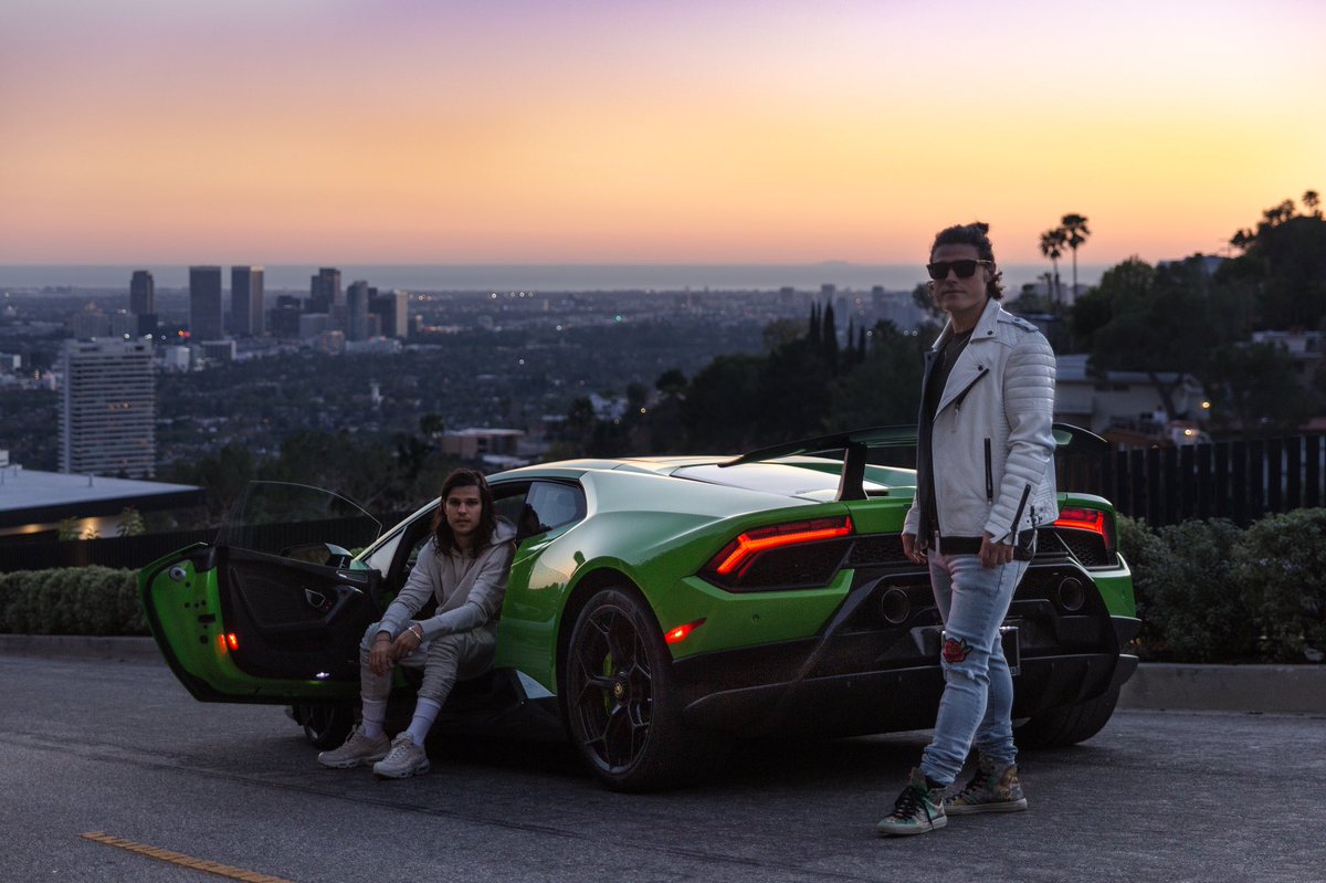 DVBBS's tweet photo. 💨💨 https://t.co/CqP1YMcMTB