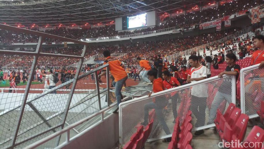detiksport's tweet photo. GBK Hari Ini Hitung Angka Kerusakan https://t.co/G3gLnu3c2p https://t.co/NfTl1fLfEA