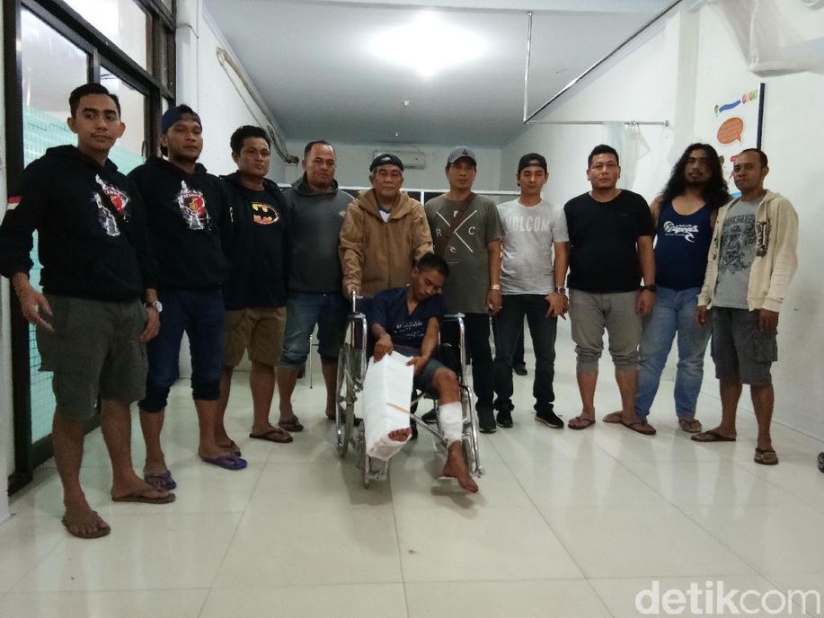 detikcom's tweet photo. Hendak Tikam Anggota, Polisi Tembak Pelaku Begal Sadis di Makassar https://t.co/pTPt2pVTgI https://t.co/Lp6VRuTyai