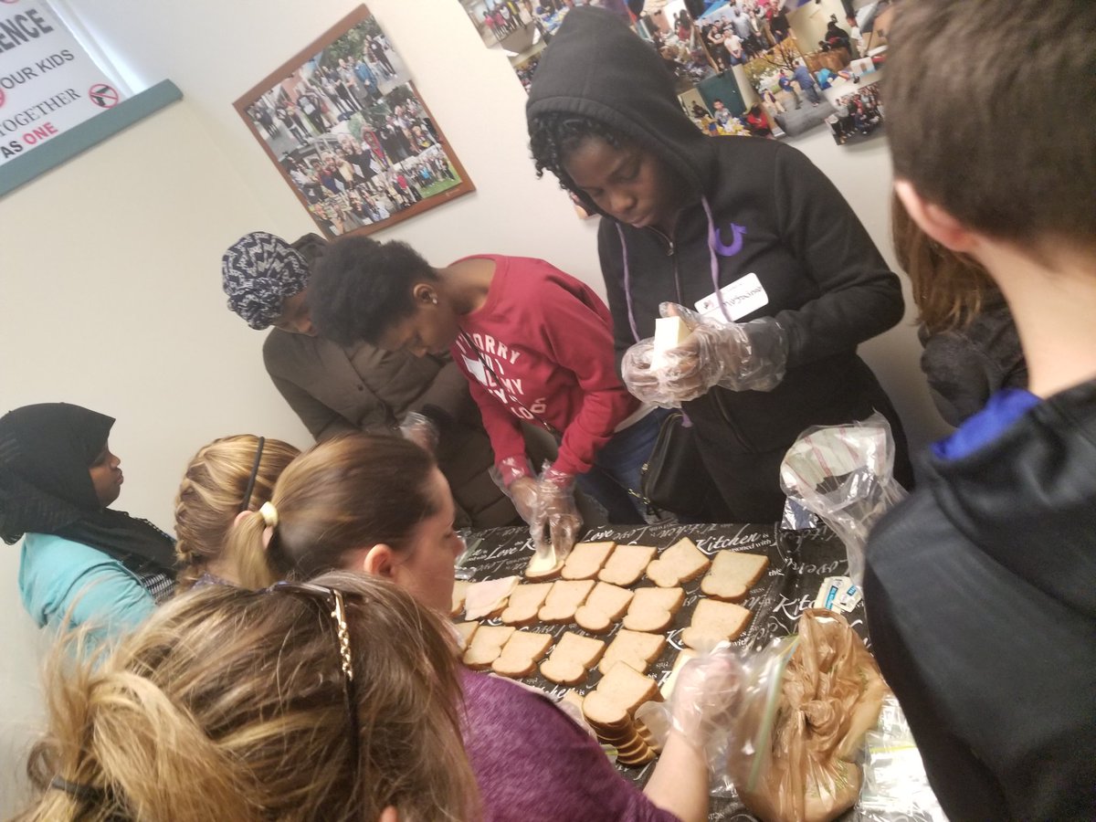 HWSmithGirlUp's tweet photo. Our Girl Up members took action today! It is when you give of yourself that you truly give. We joined Rise Above the Streets organization to help prepare &amp; deliver lunches to the homeless. #FeedTheHomeless #EndHomelessness @GirlUp @HWSmithscsd  @AlAminM42706636 @SyracuseSchools https://t.co/vIBGS7Y0gC