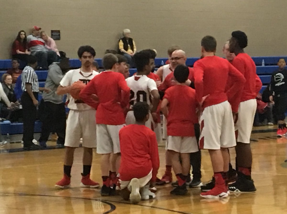 PirateScores's tweet photo. Coach Broaddus getting the 7th grade boys Basketball team ready to take on Wayne in the GWOC tournament. https://t.co/TFGwYZmPOR