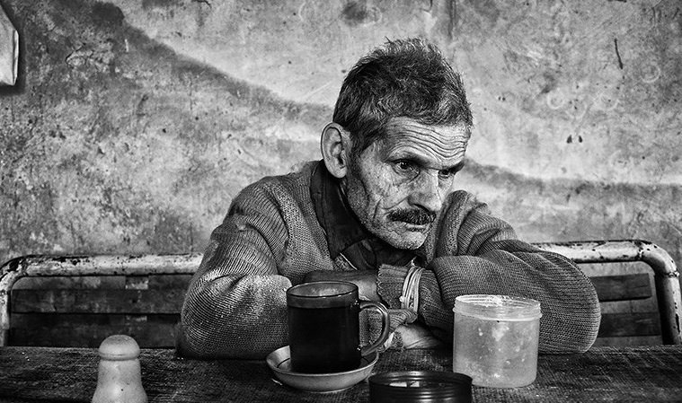 proletariat1917's tweet photo. گفتی #رنج کش #گنج میسر می شود
 عمری من #درد کشیدم و گنج به دیگری دادند ...

#نان_کار_آزادی 
#کارگر https://t.co/kDtfXTeben