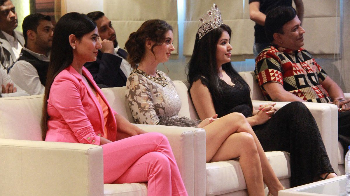 dxbflofficial's tweet photo. The DFL 2018 promises to be a star studded event with the likes of Sunny  Leone, Huma Qureshi, Arbaaz Khan, Evelyn Sharma, Sonal Chauhan,  Karishma Tanna, Daisy Shah, Muskan Sethi, Eli Avram, Aarti Chabriya,  Kanika Kapoor, Adah Sharma and Nidhi Aggarwal. https://t.co/nkX3VTVoIK