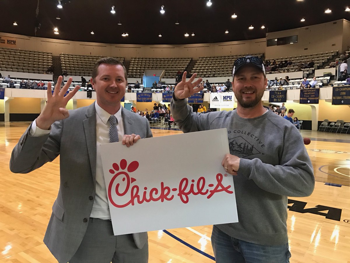 hputxmbsk's tweet photo. Congratulations to our Chick-fil-A halftime winner, Rob Welker! #FourTimeWinner https://t.co/IffRSz4T2X