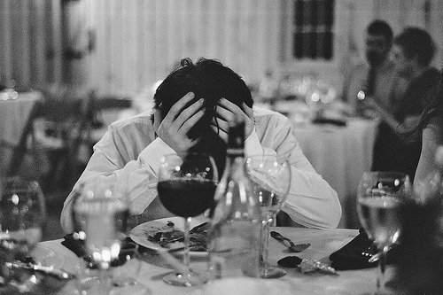 İnsanların sevgisine, samimiyetine inanmıyorum. Hatta bazılarının insan olduğuna da inanmıyorum.