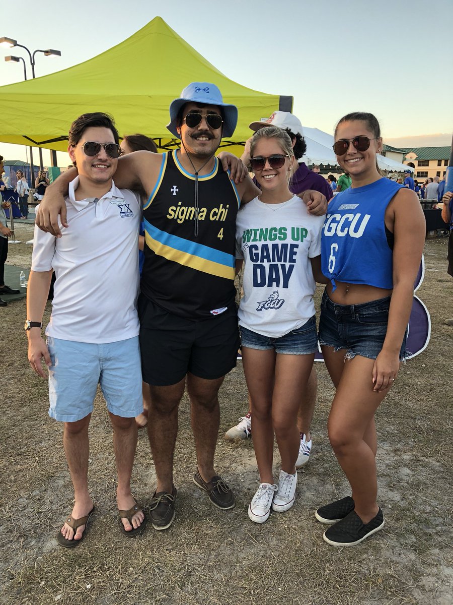 FGCUDirtyBirds's tweet photo. Homecoming Tailgate happening now! @FGCU_MBB vs Lipscomb at 7! #ShowUpStandUp #WingsUp https://t.co/q6YMQXqmAz