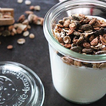Delibugs's tweet photo. NEW IN - GRANOLA 🥣

Je start je dag niet beter dan met onze 2 nieuwe smaken granola: Cinnamon House Crickets of Honey Buffalo. Heerlijk als ontbijt of als tussendoortje. Lekker om te combineren met melk, kwark of yoghurt. 

Bestel de granola’s nu online https://t.co/Y5TV5AjRRd https://t.co/Nq4d3rubuZ