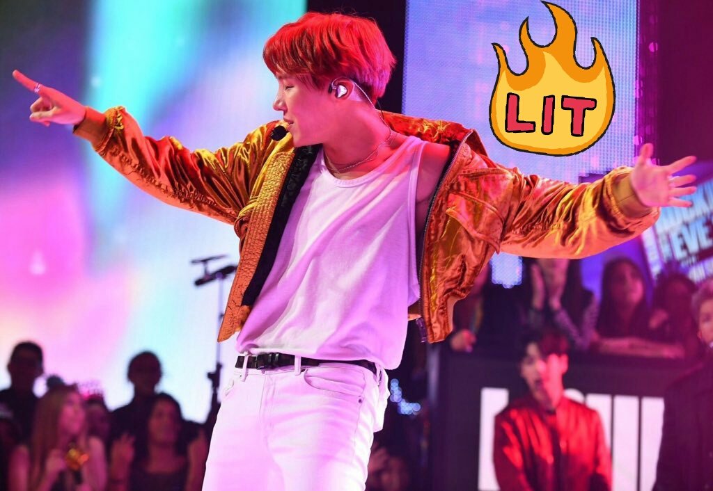 antraxatorade's tweet photo. Feliz Cumpleaños Hoseok-ah, nunca fallas en hacerme sonreír incluso en mis sueños me mato de la risa 😆 muchas gracias❤
#GoldenHobiDay #iHeartAwards #HAPPY_JHOPE_DAY #BestFanARMY  #BTSARMY https://t.co/R8xecsEzwv