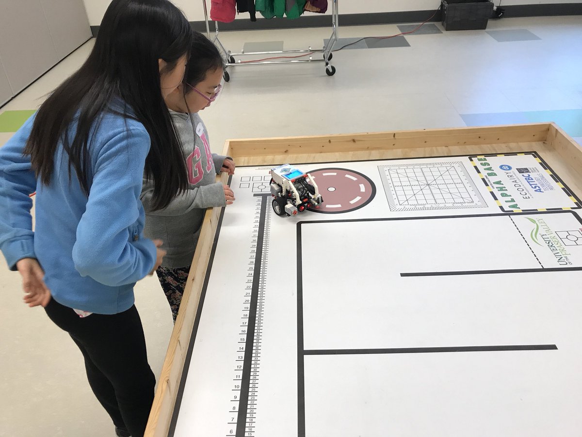 GearBotsBC's tweet photo. On the road today working with #TrueInspire in #SurreyBC hosting a #coding #robotics workshop for their #STEM program #MakerEdBC https://t.co/ov5h9Z8Wjh