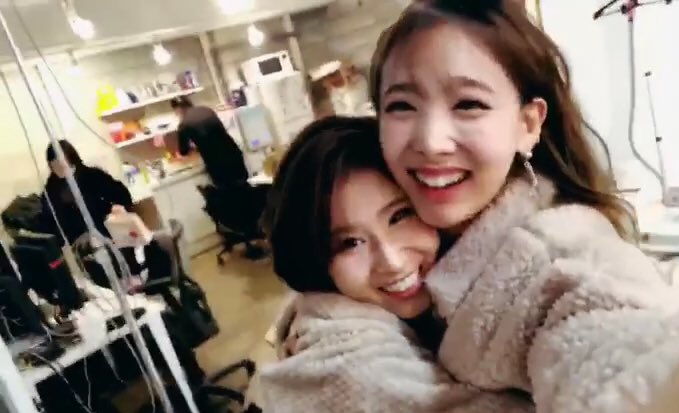 twonces's tweet photo. °:･ﾟnayeon &amp; sana °:･ﾟ https://t.co/UKRAbvUPFD
