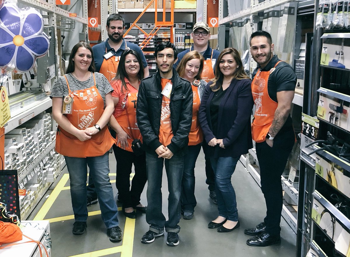 DanielTHD1006's tweet photo. Vee, thank you for all the laughs, the memories, the helping hands and the knowledge you bestowed upon me. A piece of your leadership will always be and influence to me, you will be an AMAZING ASM. I’m so proud of you. 👏🏻 https://t.co/ixukKZTaqI