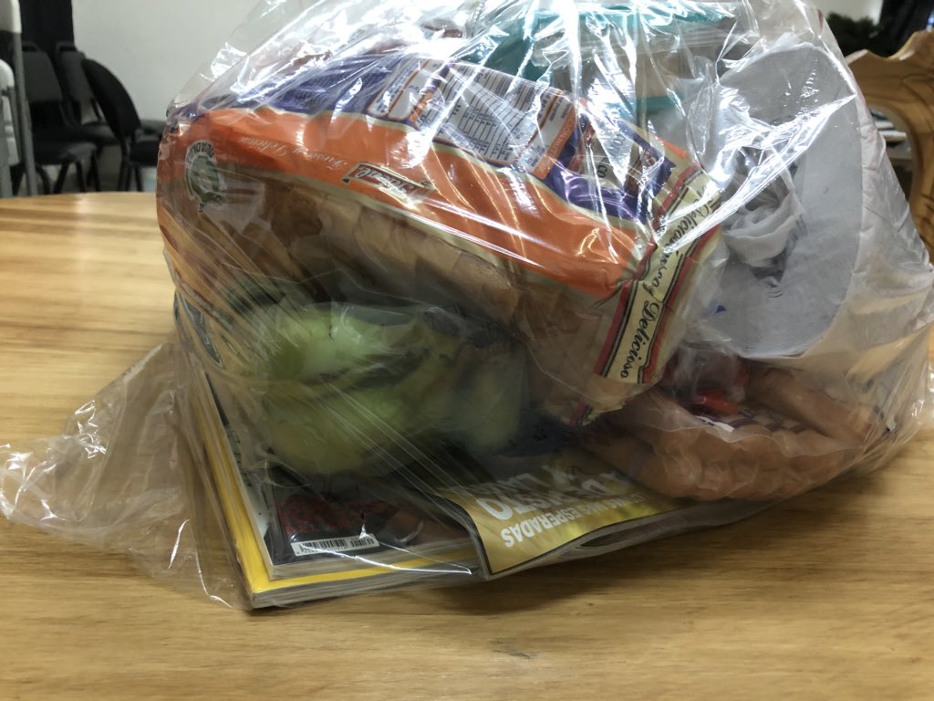 Fundacionmas34's tweet photo. Poder estar con la única española presa en Panamá, una madre madrileña, y llevarla cariño y afecto además de alimentos, prensa y kit higiénicos, nos hace dejar este país con las pilas cargas camino de Costa Rica. 

#NuncaOlvidados https://t.co/vEiDjk3IDR