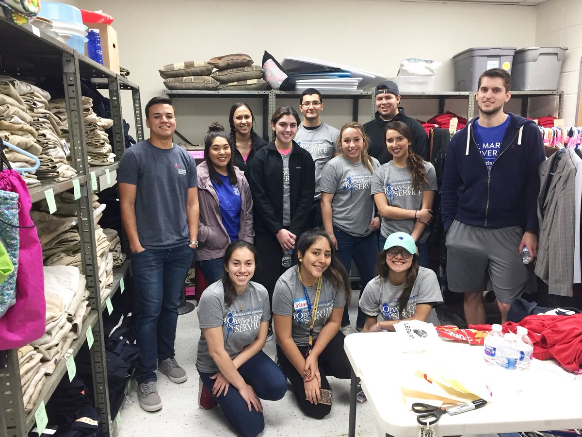 FamilyServiceSA's tweet photo. We're extremely blessed by this group of college students for their volunteer time devoted to Family Service this morning! All part of #ContinuingtheHeritage Day of Service, sponsored by Civic Engagement Career Development Center &amp; Marianist Leadership Program. #40DaysOfService https://t.co/MKUnoMBJl5