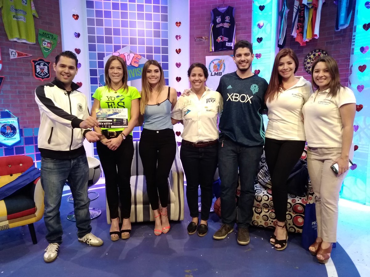 Chomingo_'s tweet photo. Resumen de la semana en #SportivísimoSV ⚽🏀🏐⚾🏈🎾

Junto a @soyleomontoya y @lacarolinaruiz1 tuvimos a Marca País hablando de la maratón #YoAmoES, a @AlianzaFC_sv y el invicto, también a MotoVelocidad El Salvador y a Giants B.C. en nuestra casa 😀

Cc. @TigoSports_SV 💙 https://t.co/zxzuB4GihR