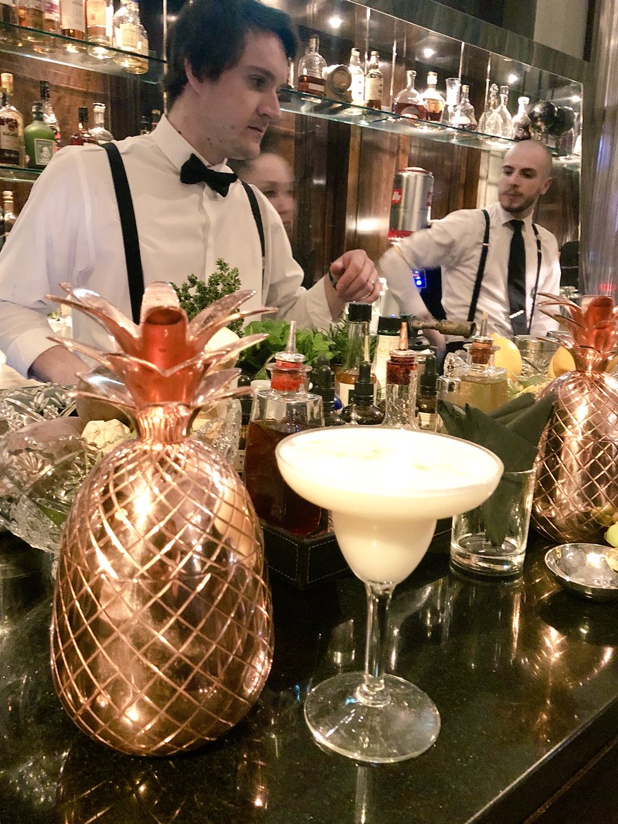 mathewparr_'s tweet photo. R A F F A E L L O 🍸 
Dan has only managed to make my favourite chocolate #FerreroRocher #Raffello cocktail 🍸- must try 😍
@FerreroUK @WaldorfHilton_  @LondonFashionWk @olficamera #waldorfhilton #cocktails #lfw #lfw18 #blogger https://t.co/CSs2A2mqRD