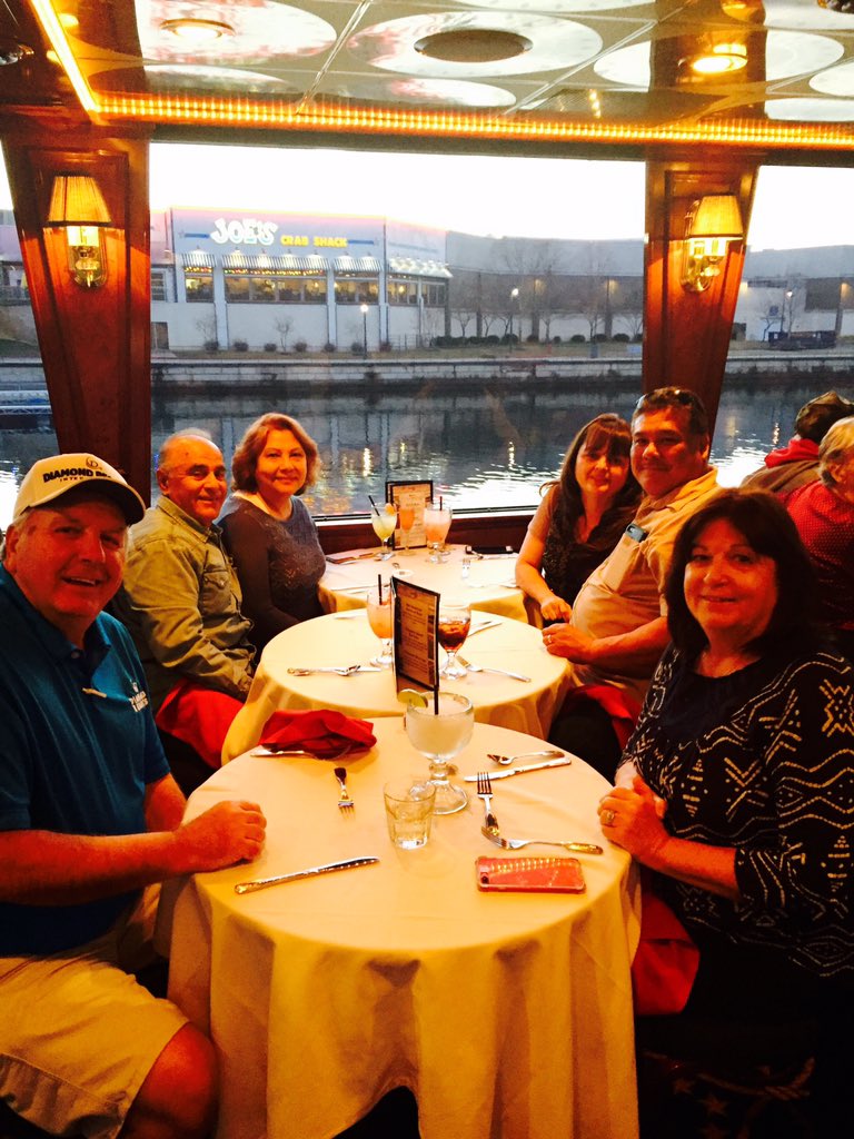 misty_raybuck's tweet photo. Back on the Landing Princess.🛥 @diamondresorts celebrating Valentines Day. #Sweetheart #Cruise ❤️ our Owners and Drivers!   #Branson #SpecialEvents @JustinMHuish @davidj_daniel @DRIRandy https://t.co/bnWMrbFwf4