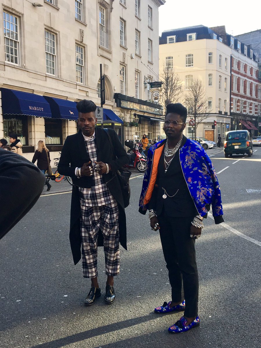 talkingimage's tweet photo. London Fashion Week Rohmir AW 18/19 Style was in the air, on and off the runway. https://t.co/i8gp0Fh6eH #lfw #rohmir #personalshopperlondon
ロンドンファッションウィーク、ローマー 秋冬18/19。会場の中も外もスタイリッシュな香りでいっぱい https://t.co/XnlpMOPHVg
#ローマー #ロンドン https://t.co/ivWD36P1Uf