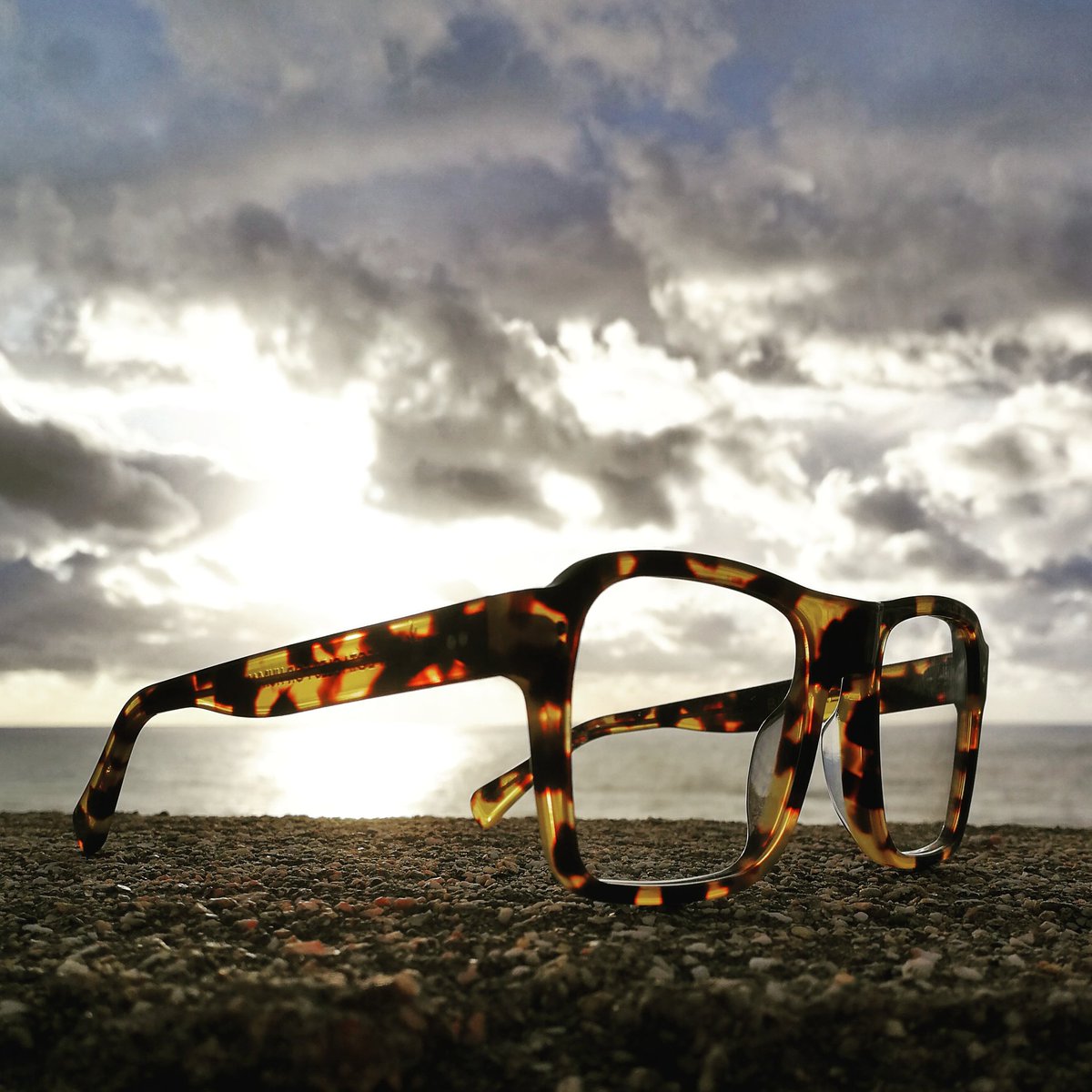 specsforhumans's tweet photo. #spectaclesforhumans #eyewearfashion #style https://t.co/uuwLh1jyzF