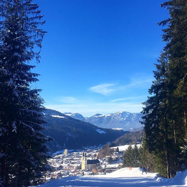 ContikiCanada's tweet photo. "It’s not a bad day in the office seeing that view when skiing down home run back into Hopfgarten on a beautiful day." 
📷 lauralou26 
📍 Tirol, Austria #contiki https://t.co/rNB5rPnGS1