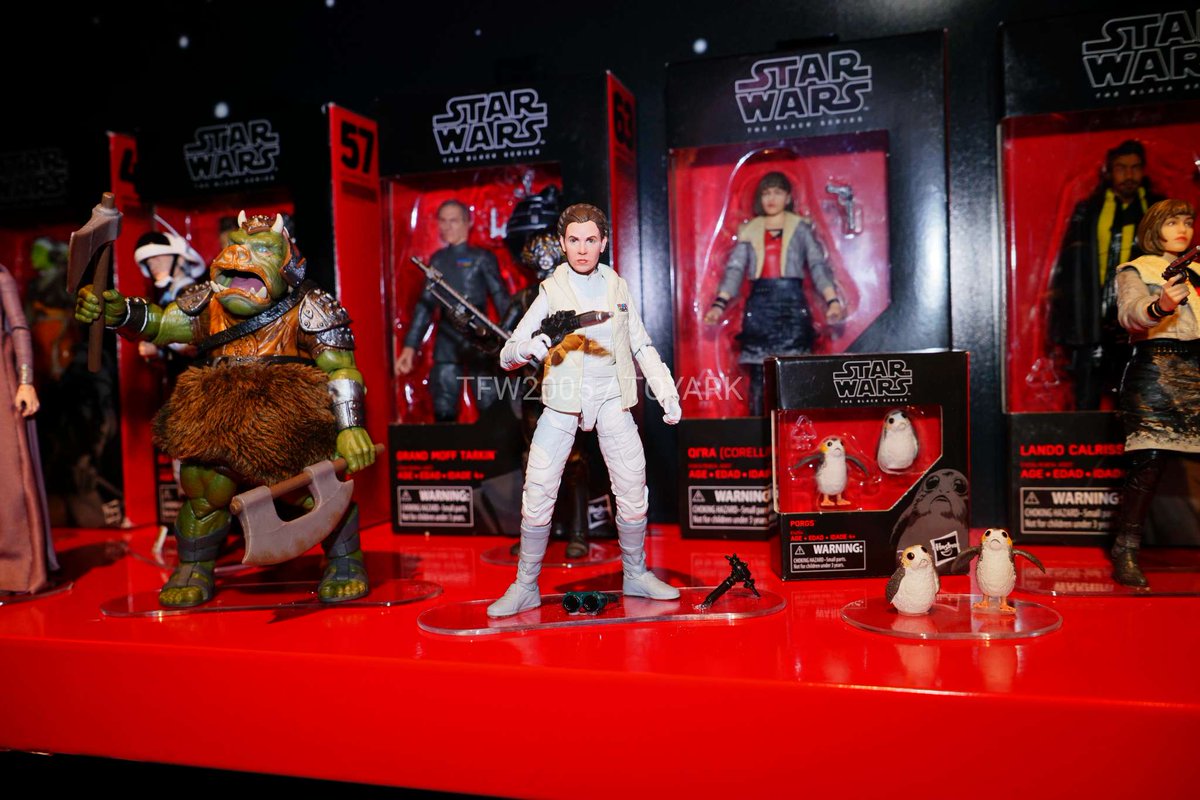 Tokusaurus's tweet photo. Really hope Hasbro will make a collectors PR line with monsters and optional civilian heads for rangers. If their SW stuff is anything to go by it'd be cool. https://t.co/rnFQdho2ef