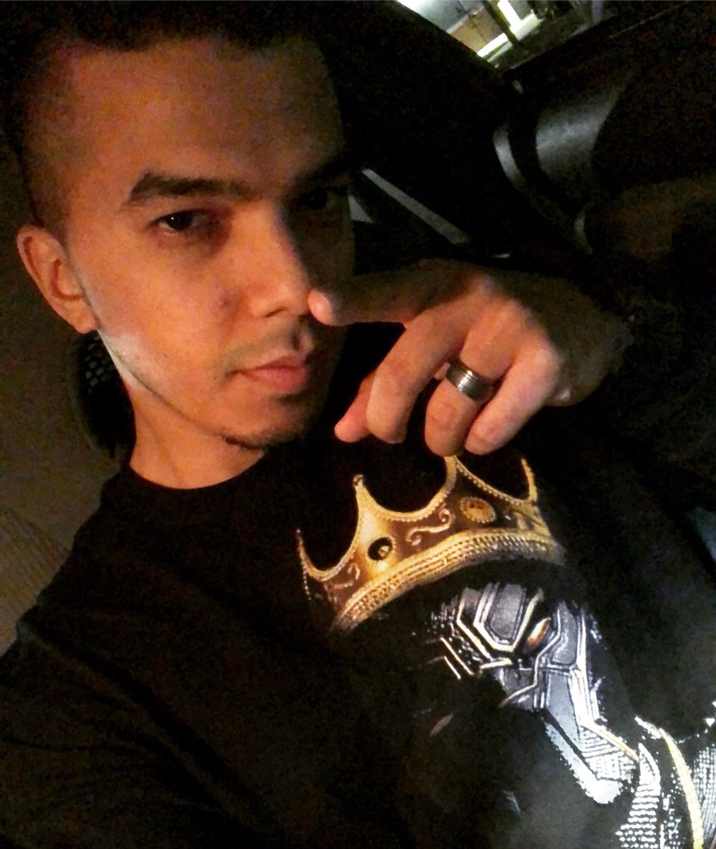 iamaarondavid's tweet image. I have no words...just hashtags
#StepIntoTheSpotLight
#AllHailTheKing
#bowdown
#ineverfreeze
#wakandaforever
#blackpanther